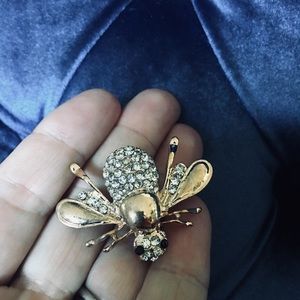 Bumblebee 🐝 brooch